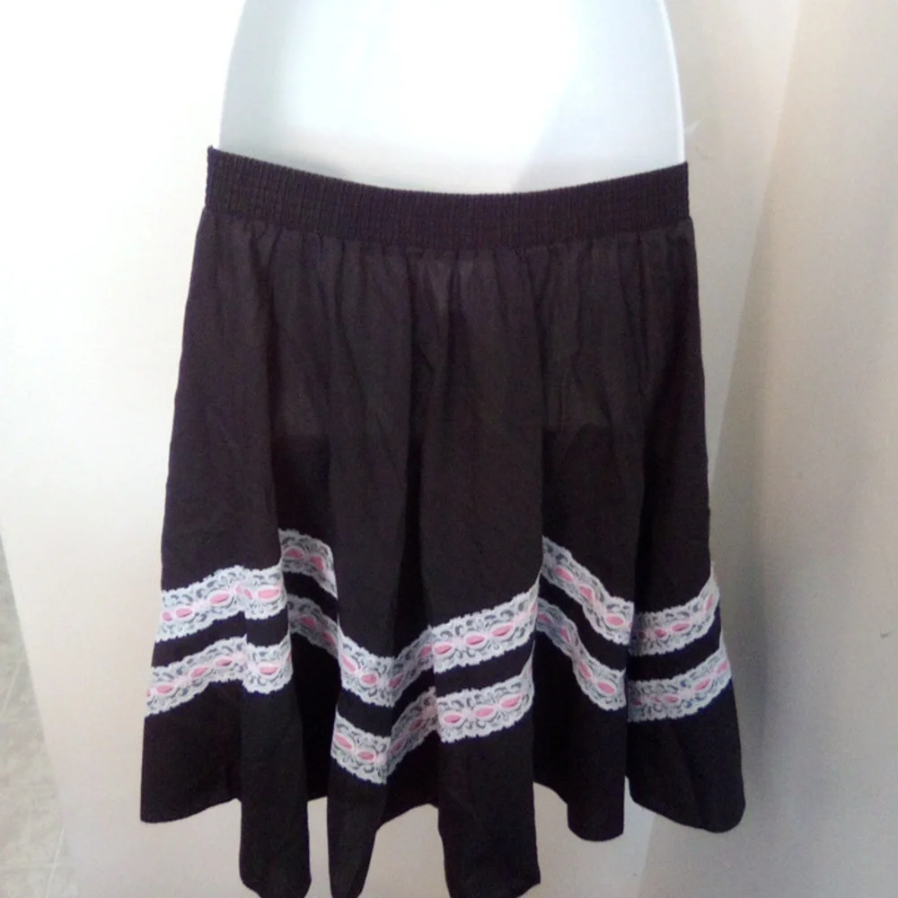 SKIRT UNBRANDED PRE-OWNED SIZE SMALL